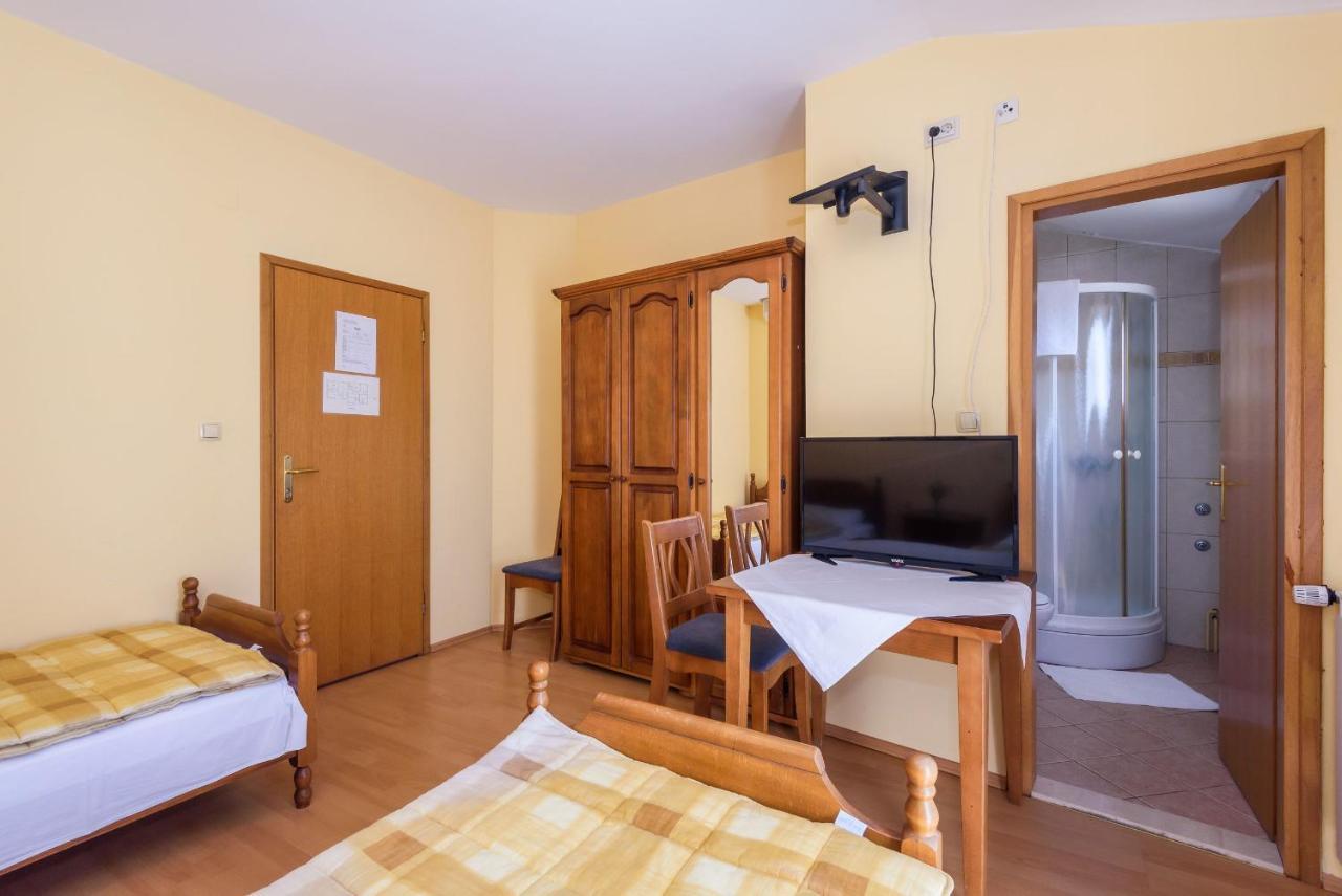 Bed and Breakfast Djudja I Mate Vid Exterior foto